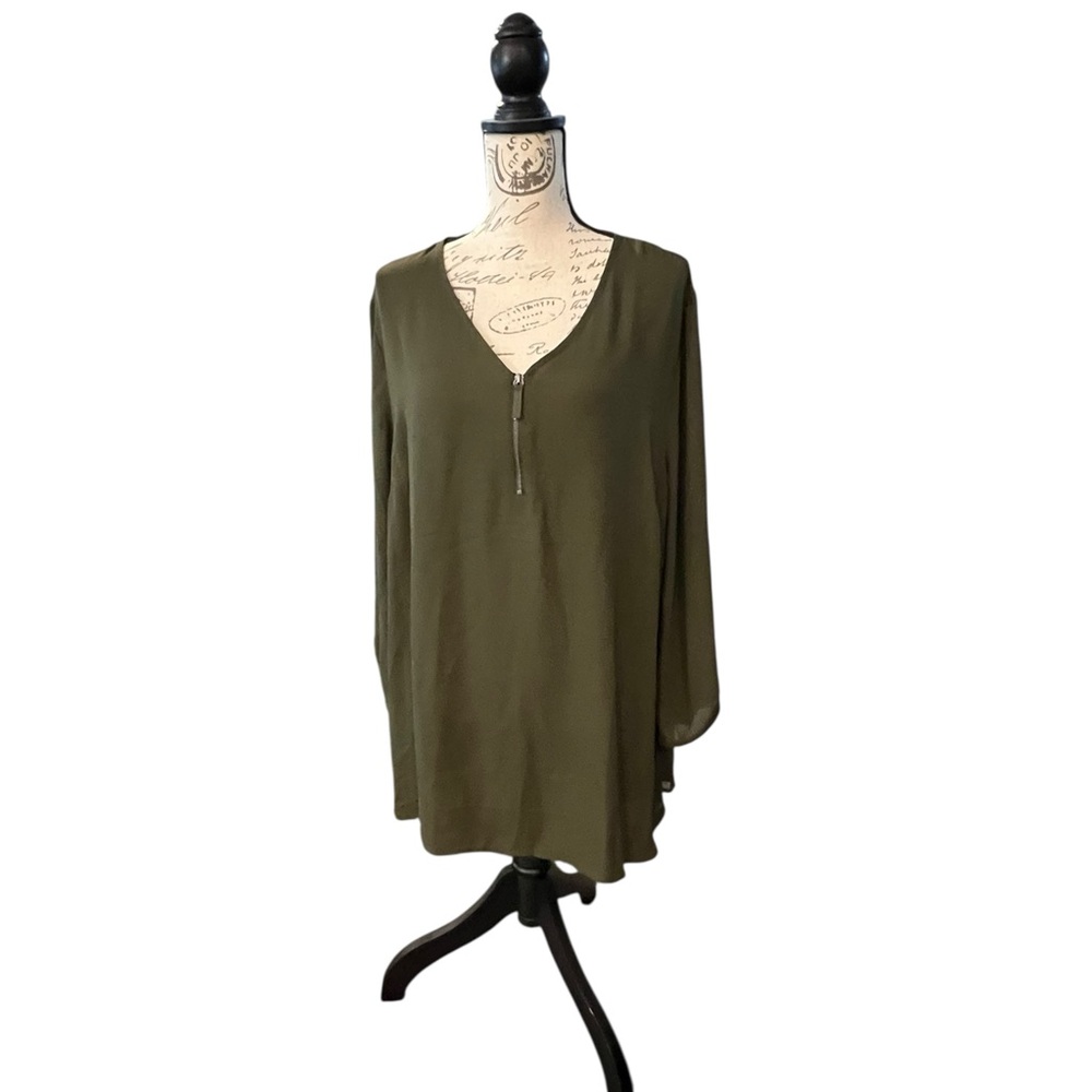 Maurices Olive Green Polyester Sleeveless Blouse Top Zipper Neck Size 2‎ Plus